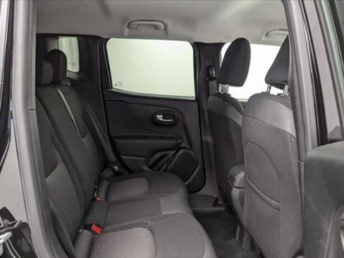 Used 2023 Jeep Renegade Latitude image 18