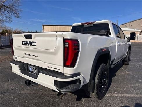 Used 2024 GMC Sierra 3500 Denali Ultimate image 11