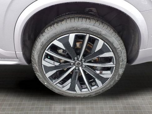 New 2026 Volvo XC90 B6 Plus w/ Protection Package Premier AWD/4WD image 8