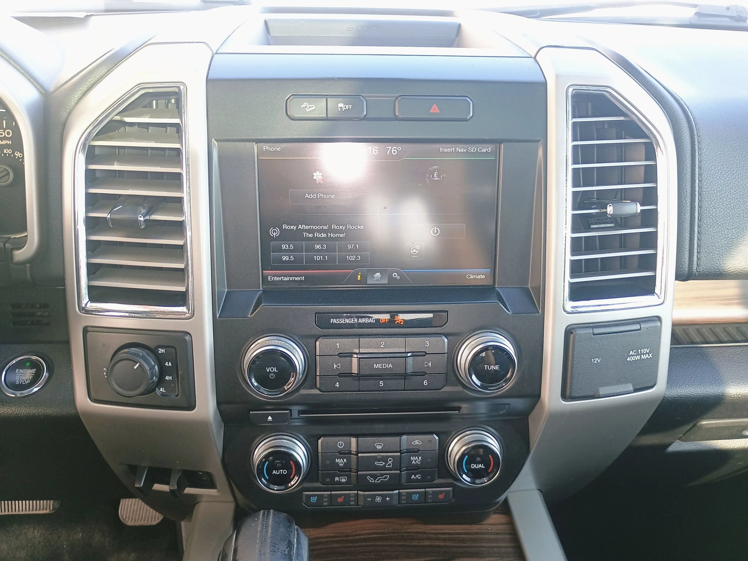 Used 2015 Ford F150 Lariat w/ Equipment Group 502A Luxury AWD/4WD image 16