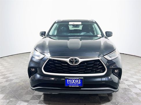 Certified 2024 Toyota Highlander XLE image 3