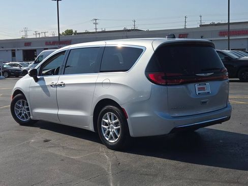Used 2023 Chrysler Pacifica Touring-L FWD image 20