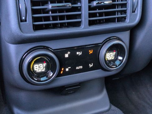 New 2026 Land Rover Range Rover Velar Dynamic SE image 24