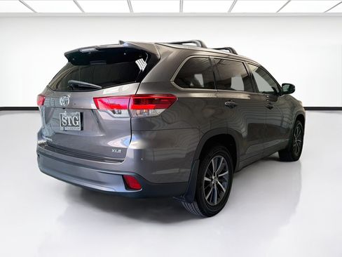 Used 2018 Toyota Highlander XLE FWD image 4