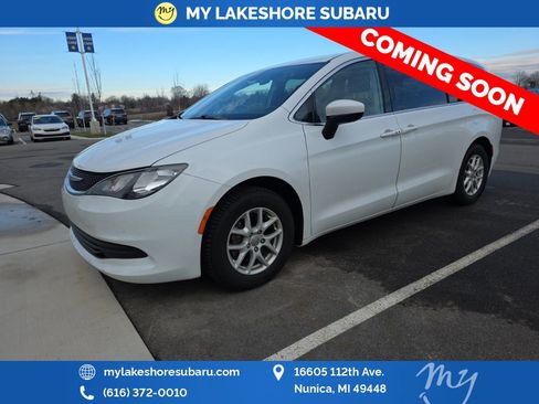 Used 2018 Chrysler Pacifica LX image 3
