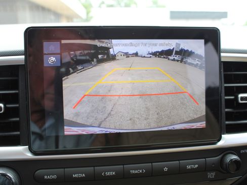 Used 2025 Hyundai Venue SE FWD image 21