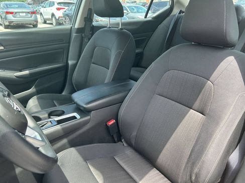 Used 2025 Nissan Altima 2.5 SV FWD image 31