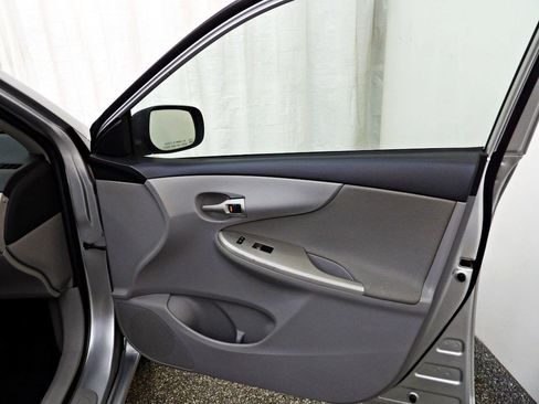 Used 2013 Toyota Corolla LE w/ Preferred Accessory Pkg #2 FWD image 18