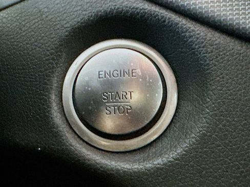 Used 2020 Mercedes-Benz GLA 250 w/ Premium Package image 26