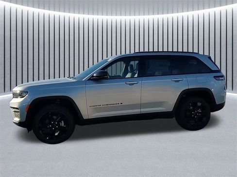 New 2025 Jeep Grand Cherokee Altitude image 5