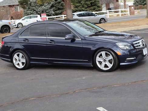 Used 2011 Mercedes-Benz C 300 4MATIC Sedan image 2