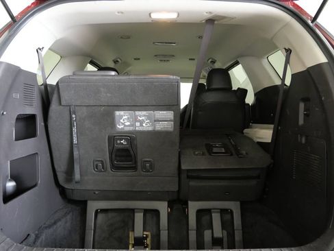 Used 2024 Kia Carnival LX FWD image 28