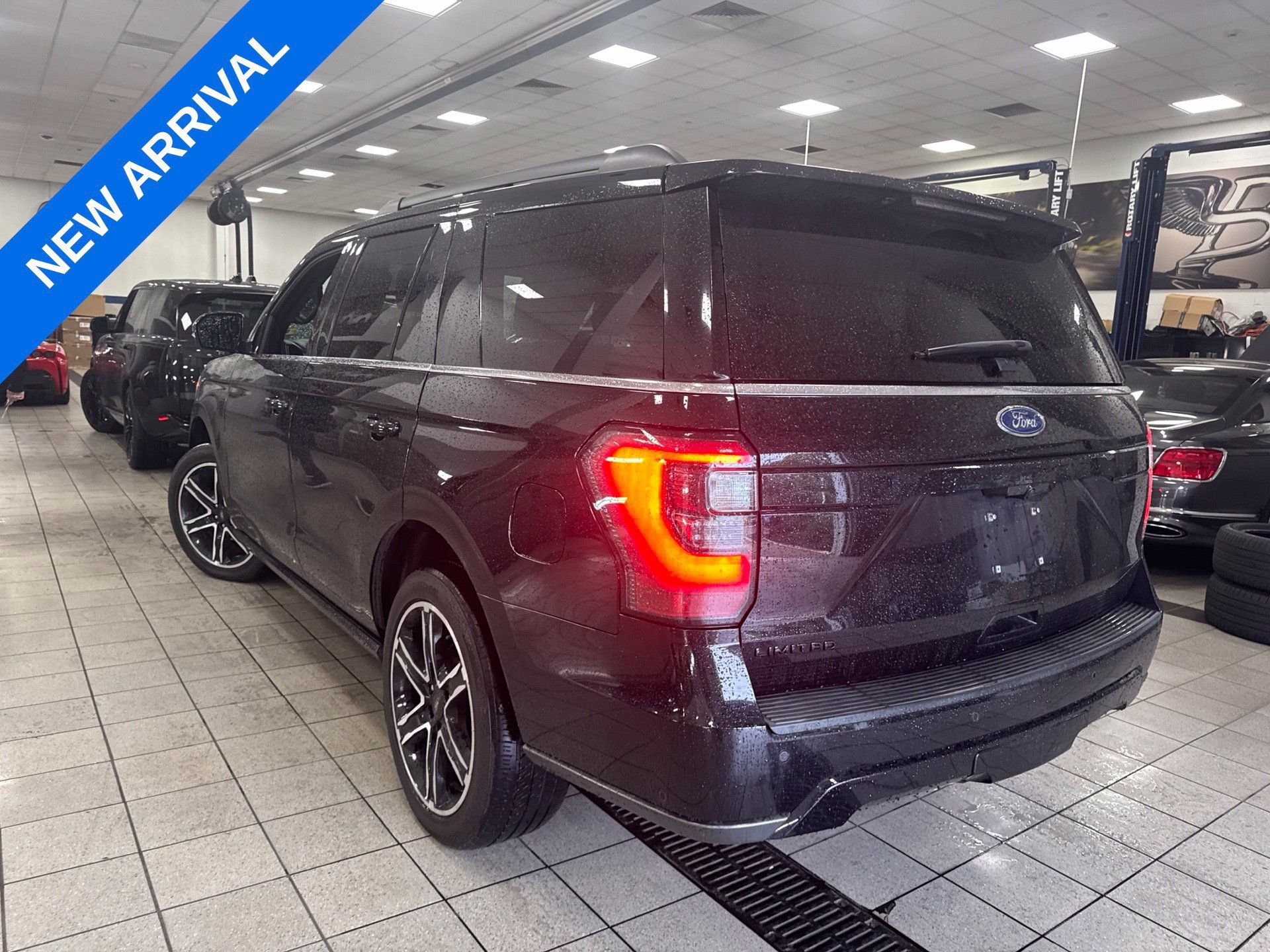 Used 2021 Ford Expedition Limited AWD/4WD image 4