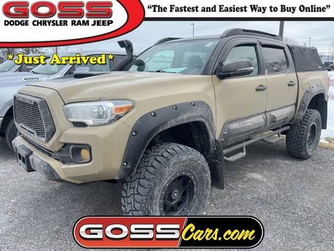 Used 2017 Toyota Tacoma TRD Off-Road image 1