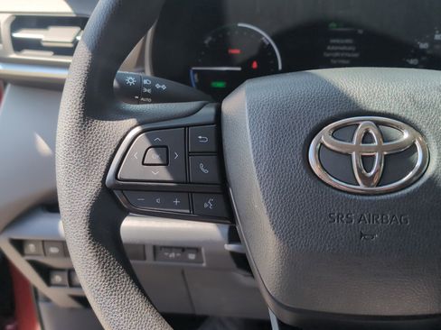 Used 2023 Toyota Sienna LE image 18