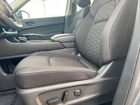 Used 2025 Nissan Pathfinder SV image 27