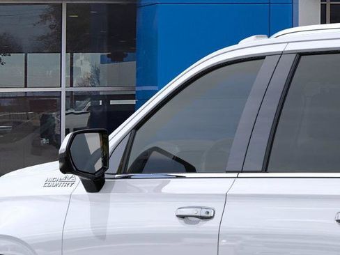 New 2026 Chevrolet Suburban High Country image 38