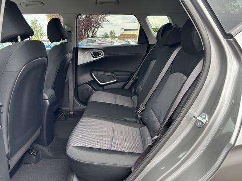 Used 2025 Kia Soul LX w/ LX Technology Package FWD image 23