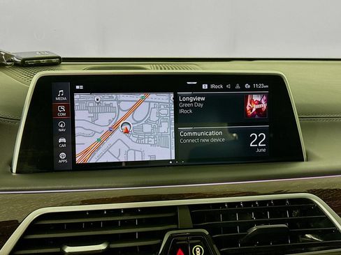 Used 2022 BMW 750i xDrive w/ Autobahn Package AWD/4WD image 16