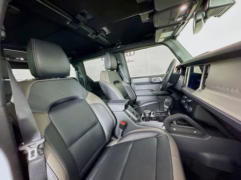 New 2025 Ford Bronco Outer Banks w/ Sasquatch Package image 27