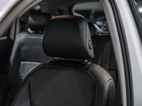 Used 2019 Volkswagen Tiguan SE image 35