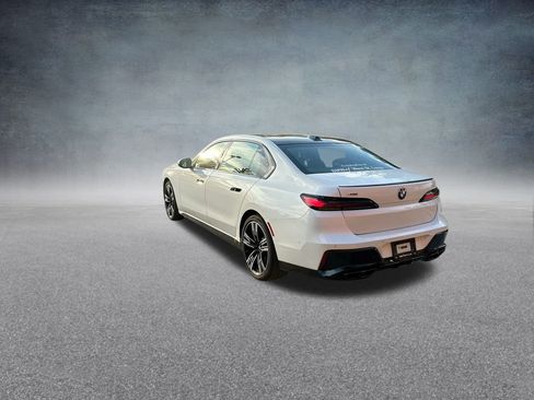 Used 2025 BMW 760i xDrive w/ Executive Package image 7