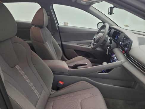 Used 2025 Hyundai Elantra SE FWD image 21