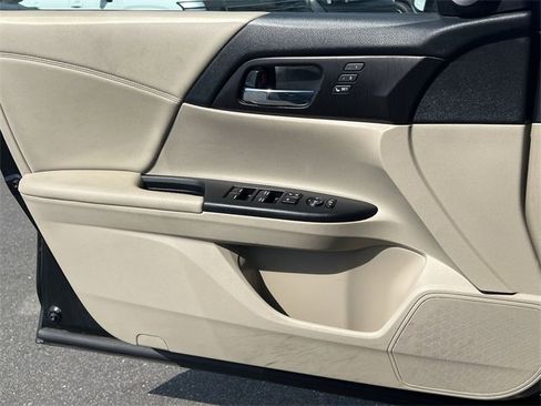 Used 2014 Honda Accord EX-L image 24