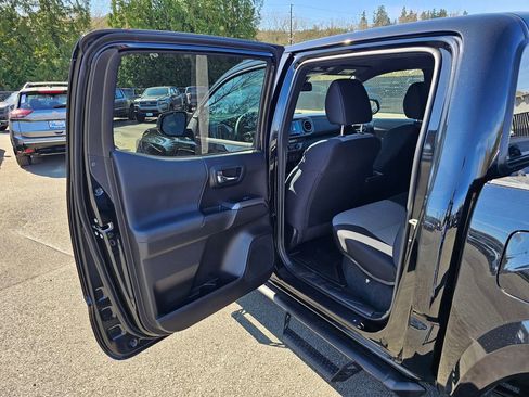 Used 2021 Toyota Tacoma TRD Sport AWD/4WD image 20