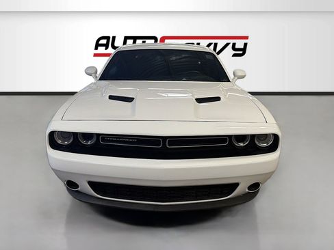 Used 2022 Dodge Challenger SXT RWD image 2