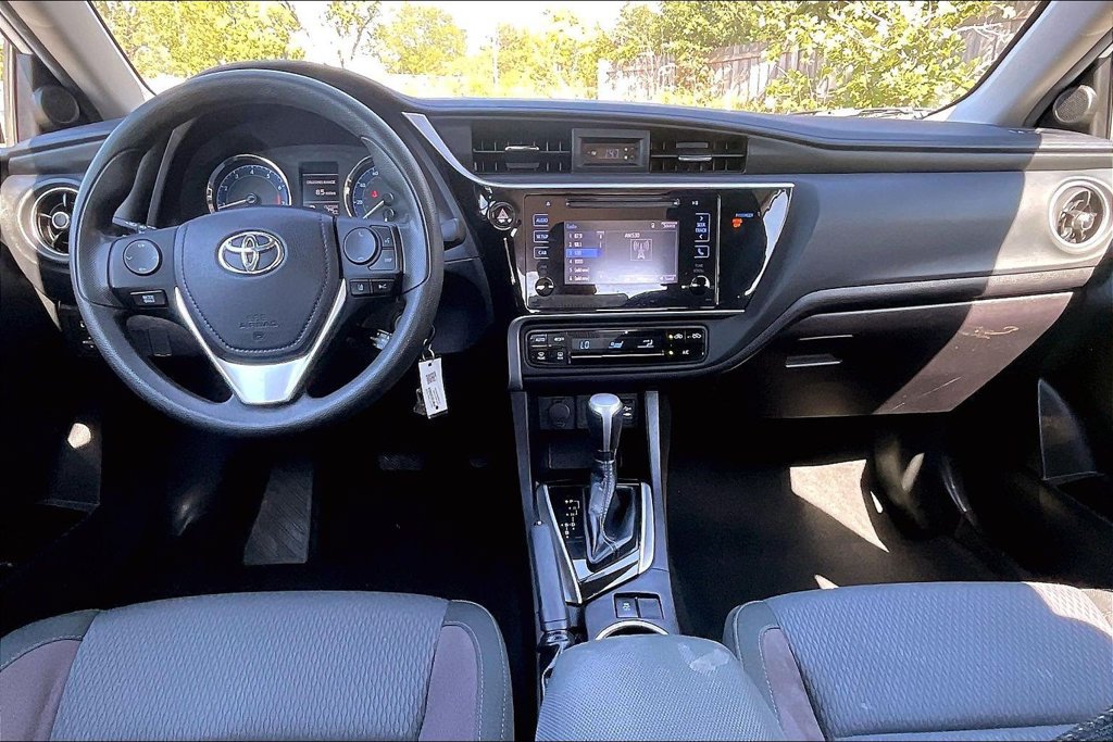 Used 2018 Toyota Corolla LE FWD image 15