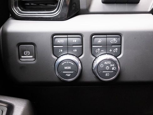 Used 2023 GMC Sierra 1500 AT4 w/ Technology Package AWD/4WD image 10