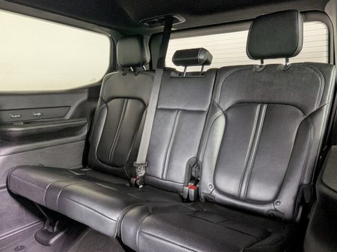 Used 2022 Jeep Wagoneer Series III w/ Flexible Seating Group RWD image 28