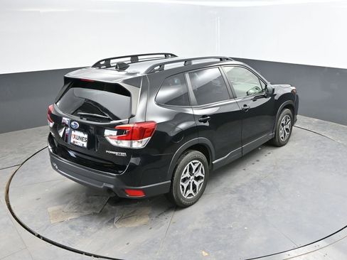 Used 2023 Subaru Forester Premium AWD/4WD image 30