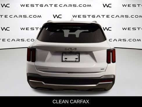 Used 2024 Kia Sorento S image 4