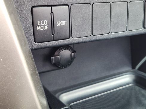 Used 2015 Toyota RAV4 LE image 23