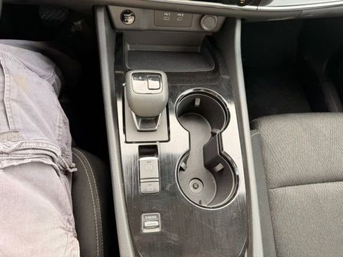 Used 2024 Nissan Rogue SV image 21