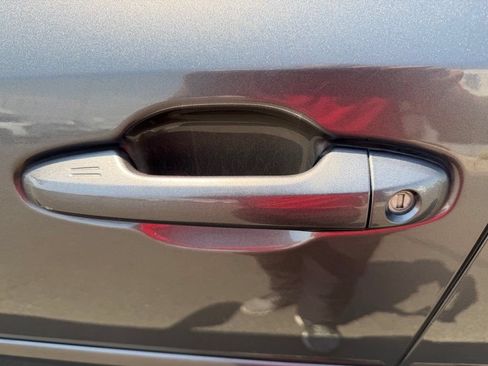 Used 2016 Toyota Highlander Limited Platinum AWD/4WD image 10