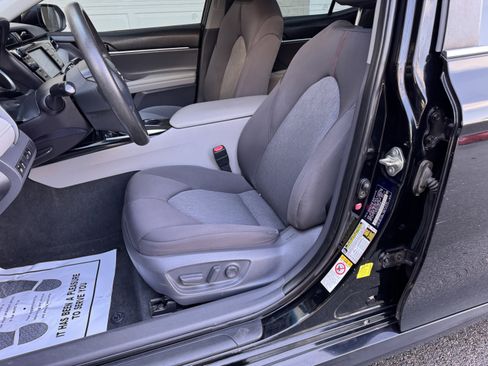 Used 2018 Toyota Camry LE image 15