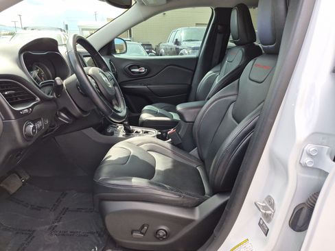 Used 2021 Jeep Cherokee Trailhawk w/ Premium Leather Package AWD/4WD image 17
