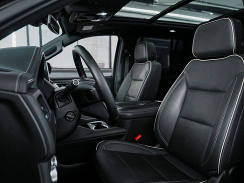 Used 2023 GMC Yukon SLT w/ SLT Premium Package image 28