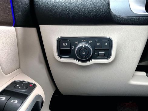 Used 2022 Mercedes-Benz GLB 250 image 37