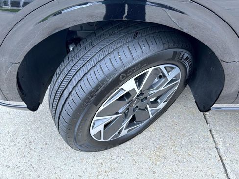 Used 2026 Genesis Electrified GV70 image 23