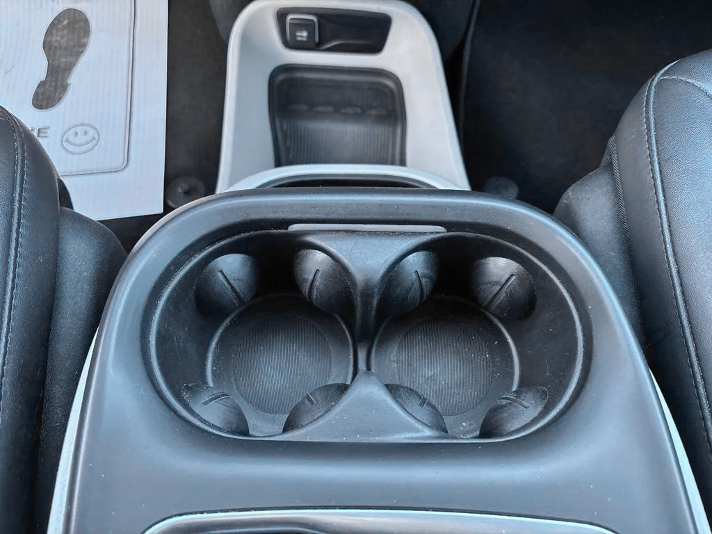 Used 2024 Chrysler Pacifica Limited FWD image 19