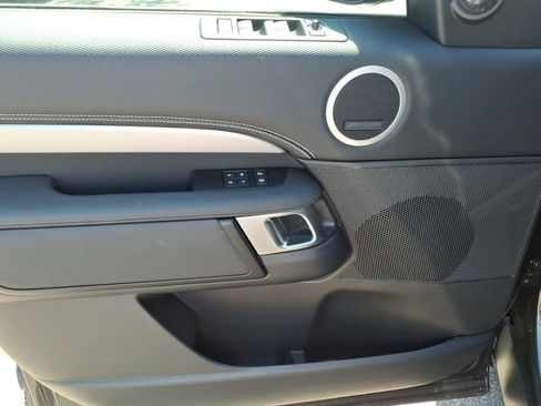 Used 2025 Land Rover Discovery Dynamic SE image 15