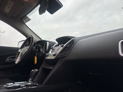 Used 2017 Chevrolet Equinox LT image 29