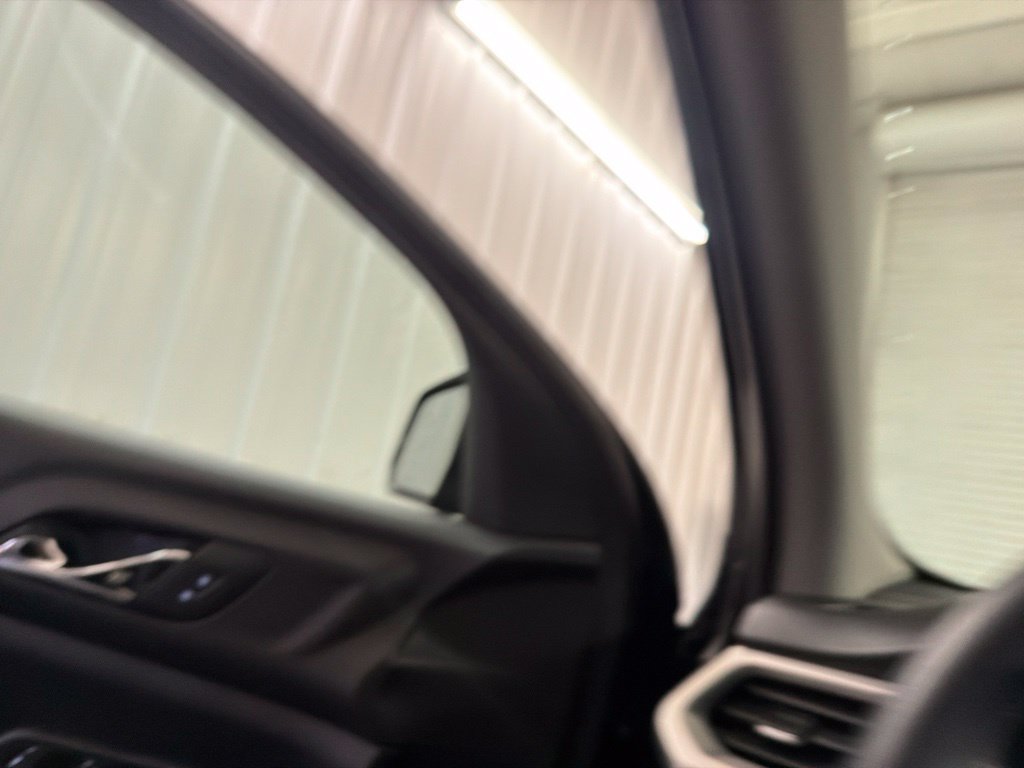Used 2023 GMC Acadia SLT FWD image 32