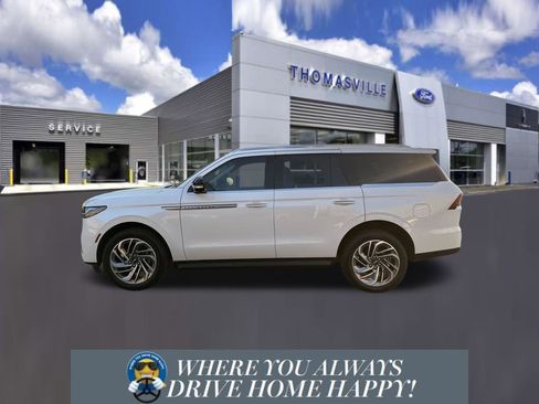 New 2026 Lincoln Navigator Premiere image 5