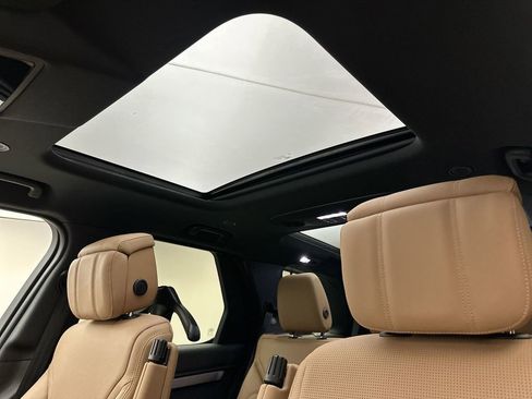 New 2026 Land Rover Discovery Limited Edition AWD/4WD image 19