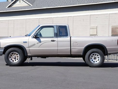 Used 1997 MAZDA B-Series Pickup 4x4 Cab Plus B4000 image 5